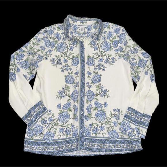 Tops - Cupcakes and Cashmere Floral Blouse Size Small New Without Tag